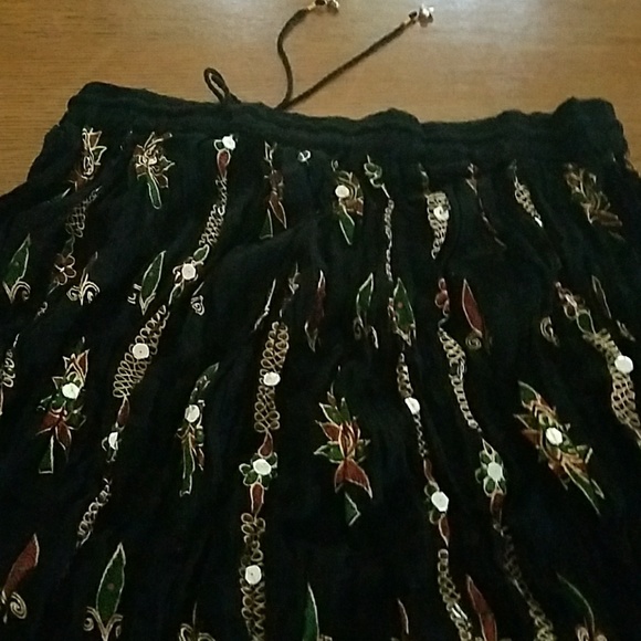 PLUS SKIRT was $25 - Picture 3 of 6